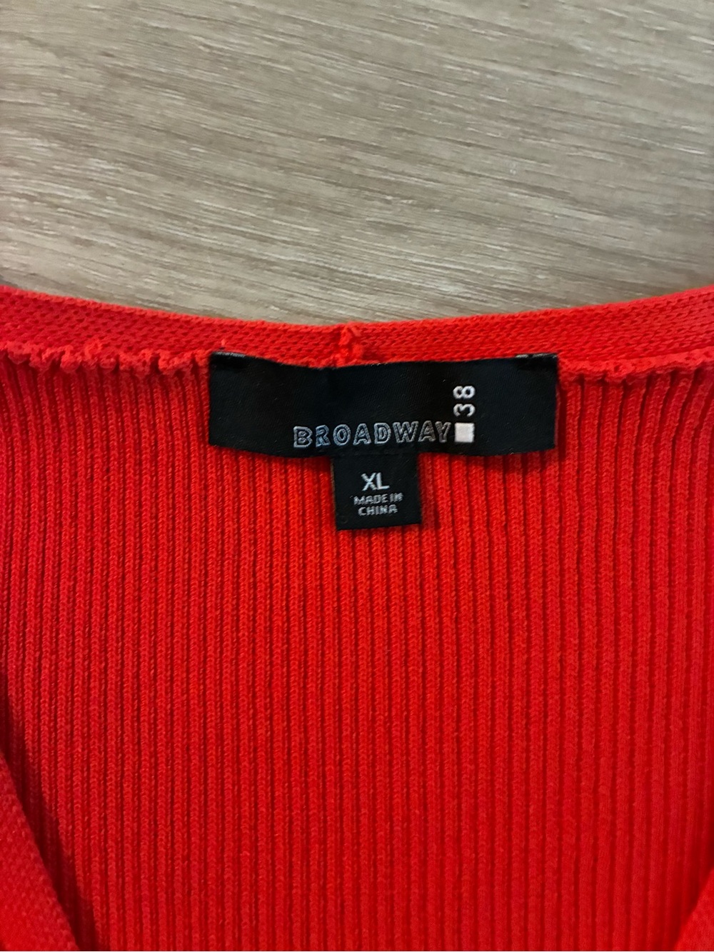 Vibrant Orange/Red Ribbed Button-Front V-Neck Tank - Picture 2 of 3